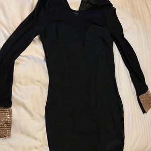 Black dress, see threw in the arms,